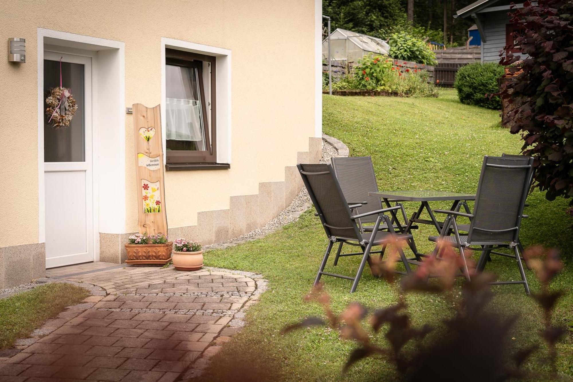 Buchen Blick - Ruhige Moderne Ferienwohnung 82Qm. Фихтельберг Экстерьер фото